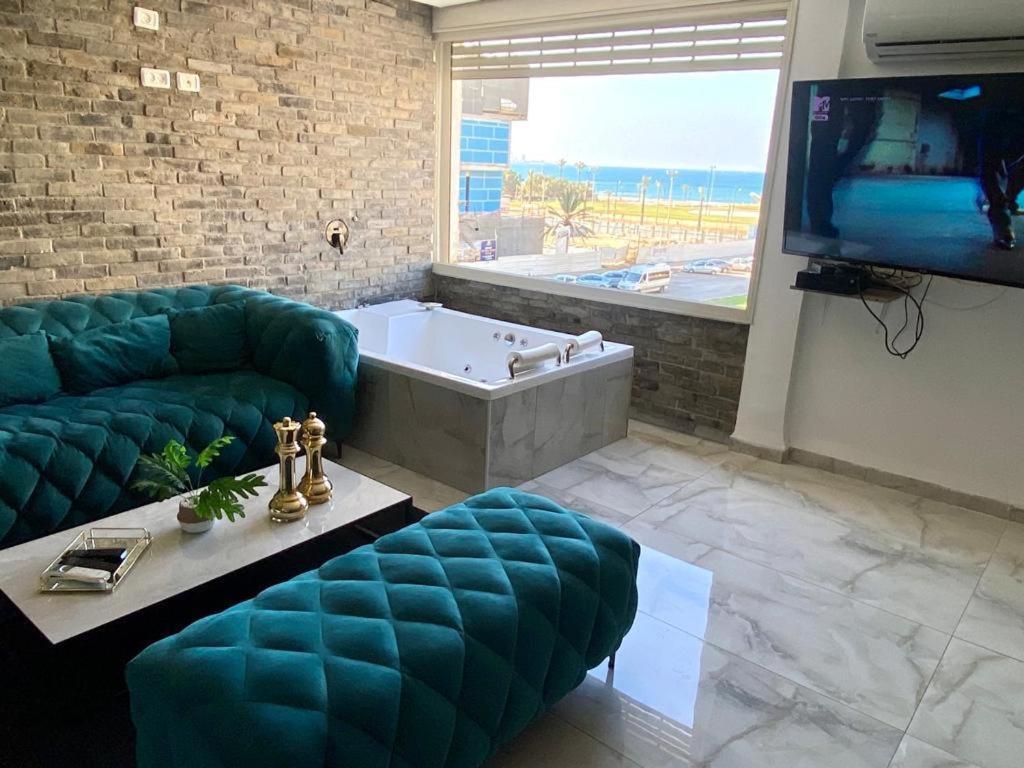 סוויטה מול הים - Y1 Apartment